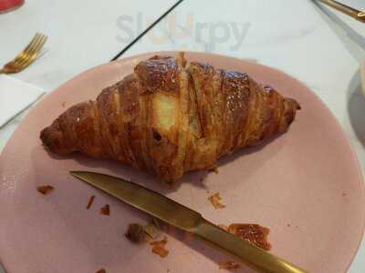 Larraya, La Pastelería Del Reloj