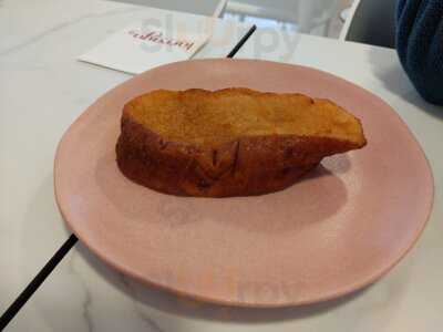 Larraya, La Pastelería Del Reloj