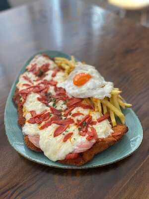 Pizzeria Restaurante Metro Y Pico