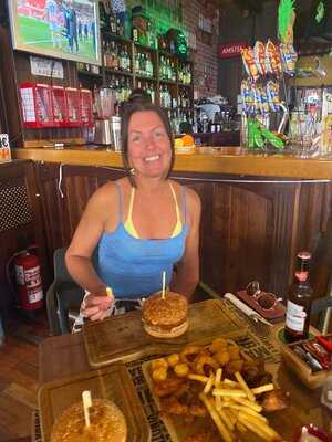 Coolaude Karaoke Sports Bar