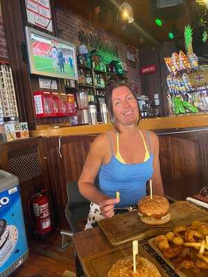 Coolaude Karaoke Sports Bar