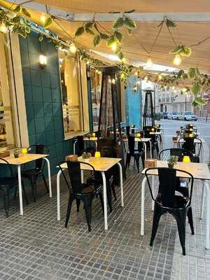 El Tux Biergärten Cerveceria