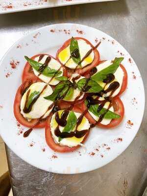 Maxim’s Steak House & Pizza