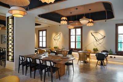 Ayt Iraten Restaurant