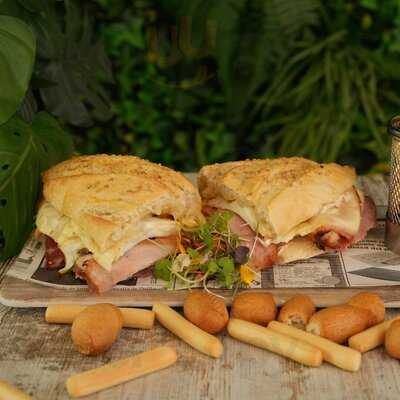 El Hormiguero Fun &amp; Tapas - Huelin