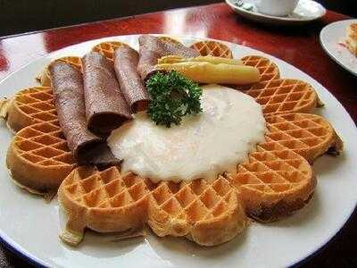 Vohvelikahvila Ja Taideleipomo