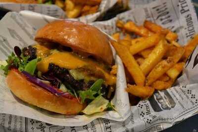 Ohana Lei'pomo & Grille