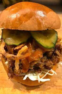 Ohana Lei'pomo & Grille