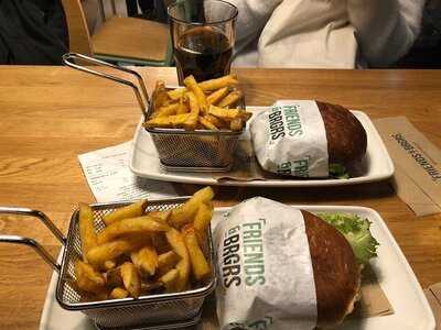 Friends & Brgrs Helsinki (aikatalo)