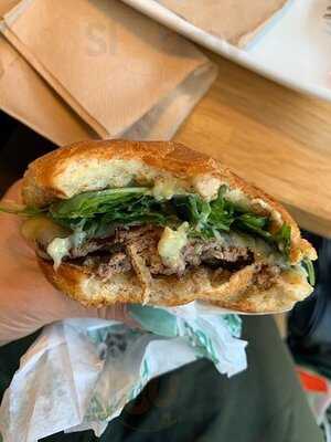 Friends & Brgrs Helsinki (aikatalo)