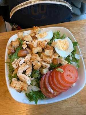 Friends & Brgrs Helsinki (aikatalo)