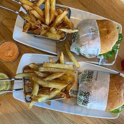 Friends & Brgrs Helsinki (aikatalo)