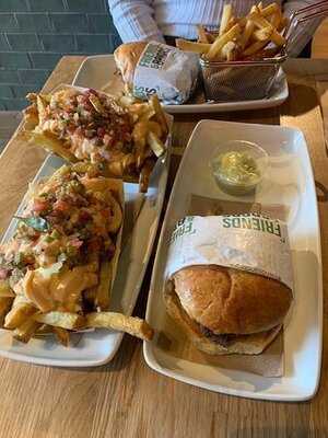 Friends & Brgrs Helsinki (aikatalo)