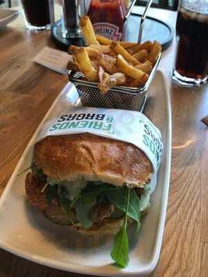 Friends & Brgrs Helsinki (aikatalo)