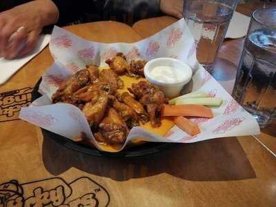 Sticky Wingers