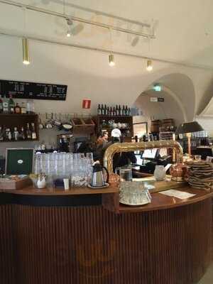 Viaporin Deli & Café