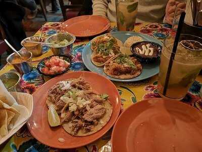 Pueblo Bar Y Taqueria