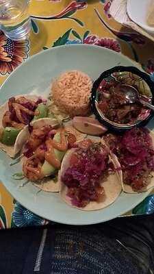 Pueblo Bar Y Taqueria