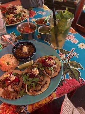 Pueblo Bar Y Taqueria