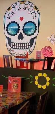 Pueblo Bar Y Taqueria