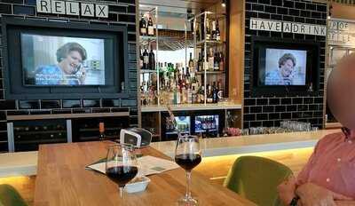 Holiday Inn Open Lobby