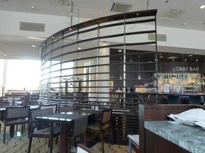 Holiday Inn Open Lobby