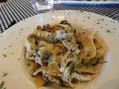 Leonardo Cafe & Bistro