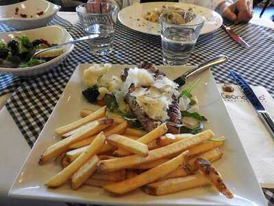Leonardo Cafe & Bistro