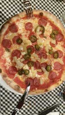 Leonardo Cafe & Bistro