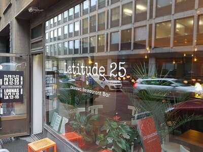 Latitude 25 - Okinawa Ravintola Baari