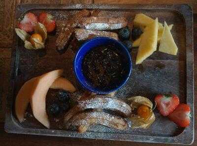 Kokomo Tikibar & Room