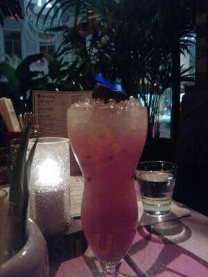 Kokomo Tikibar & Room