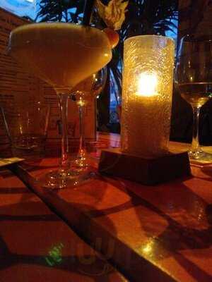 Kokomo Tikibar & Room