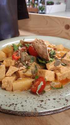 Roots Kitchen Hakaniemi