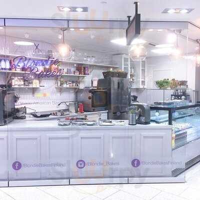 Blondie Bakes