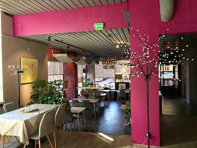 Red Conception Gallery & Restaurant