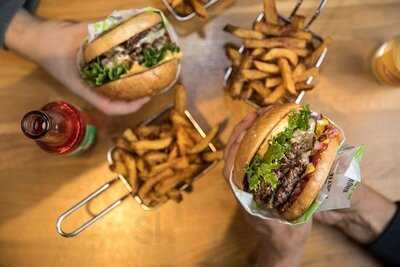 Friends & Brgrs Helsinki (mall Of Tripla)