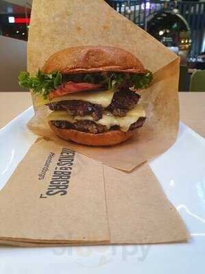 Friends & Brgrs Helsinki (mall Of Tripla)