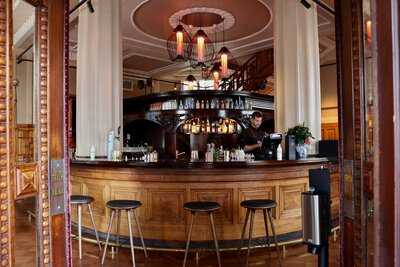 Zhèn Restaurant & Bar