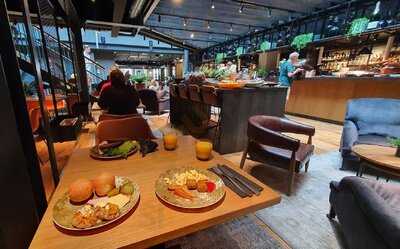 Latin Bistro & Bar Maestro 51