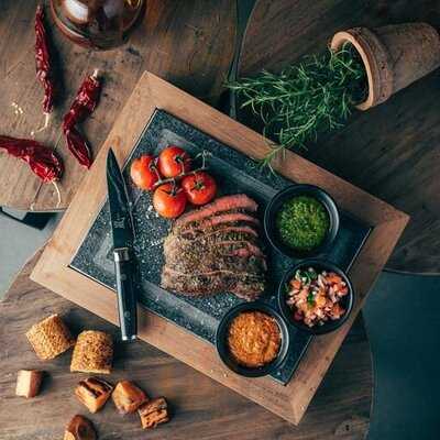 Latin Bistro & Bar Maestro 51