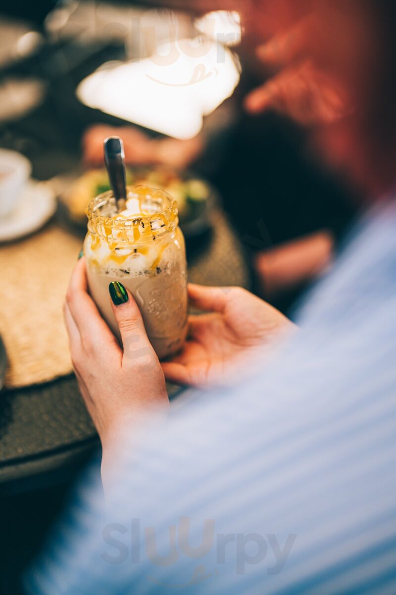 Kahvila & Viinibaari Globe