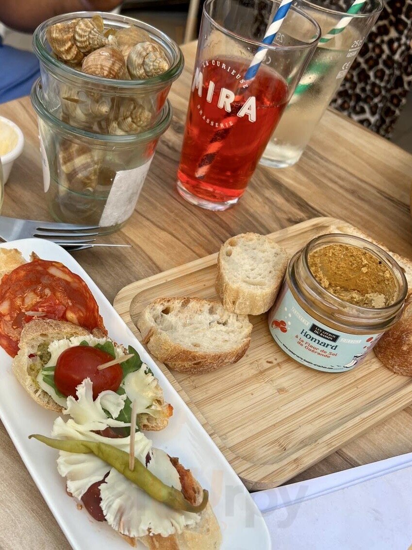 Le Pique-nique Du Bassin