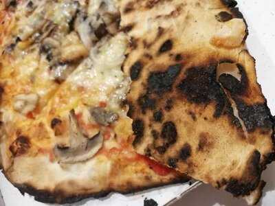 La Pizza Au Feu De Bois
