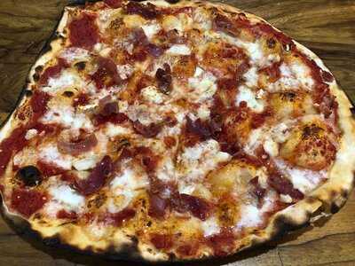 La Pizza Au Feu De Bois