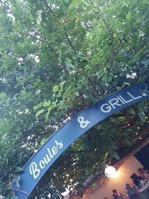 Boules & Grill