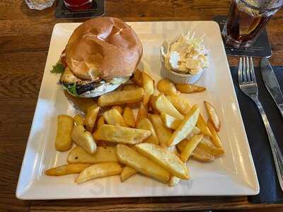 Ma Nolan's Nice Port