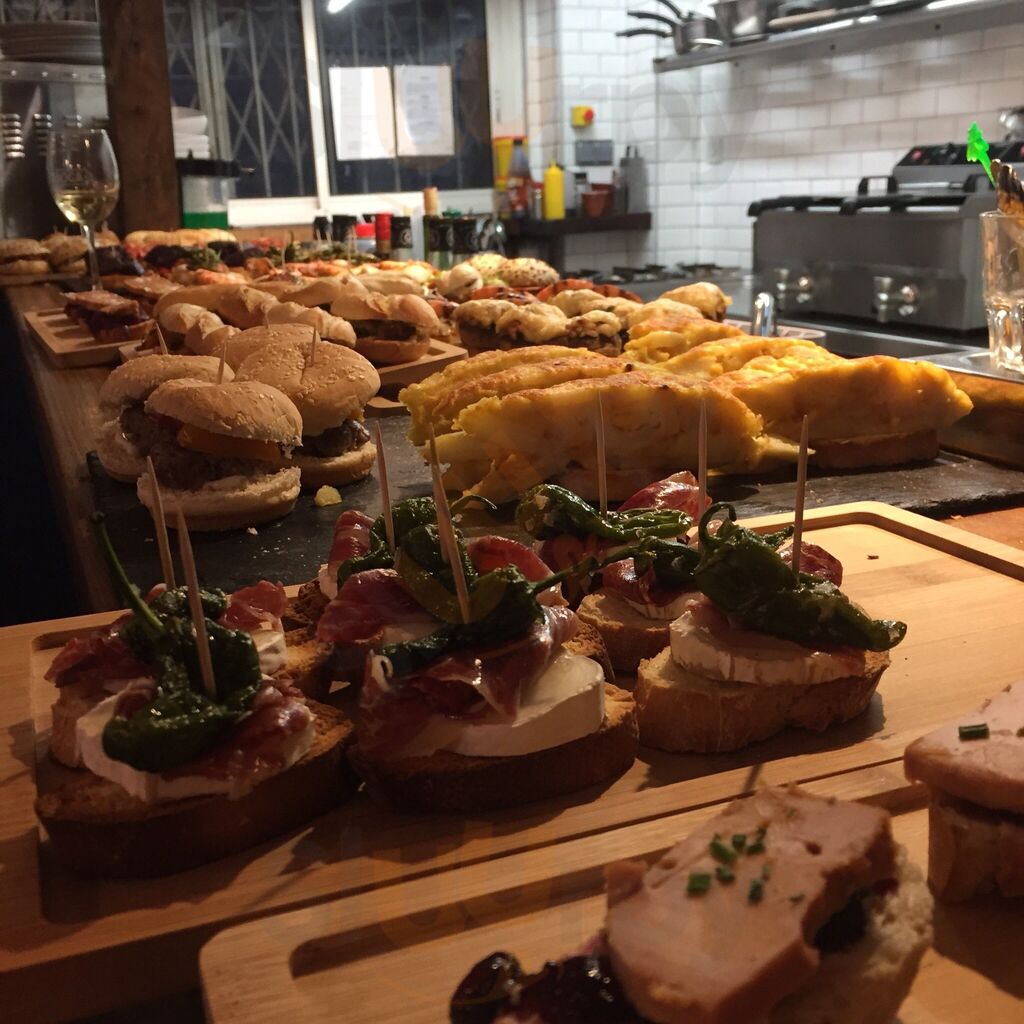 Restaurant Bar Pintxos Cocktails Vins Boga Ciboure