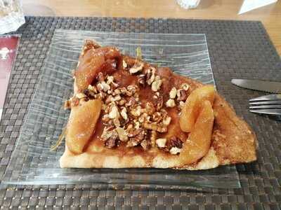 Les Tables De La Gare