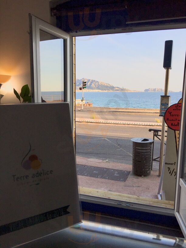 La Bergerie Et Le Glacier De La Corniche